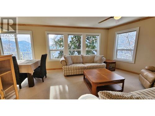 1611 Nickleplate Road Unit# 407 Lot# Sl 26, Rossland, BC - Indoor Photo Showing Living Room