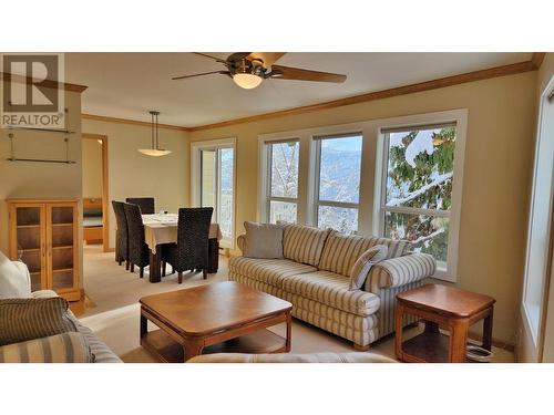 1611 Nickleplate Road Unit# 407 Lot# Sl 26, Rossland, BC - Indoor Photo Showing Living Room