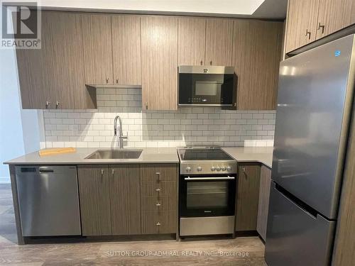 1004 - 15 Wellington Street, Kitchener, ON - Indoor Photo Showing Kitchen With Upgraded Kitchen