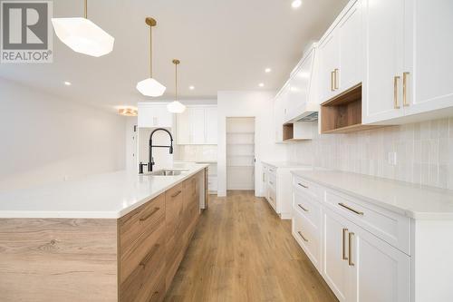 2106 Linfield Drive, Kamloops, BC - Indoor Photo Showing Kitchen With Upgraded Kitchen