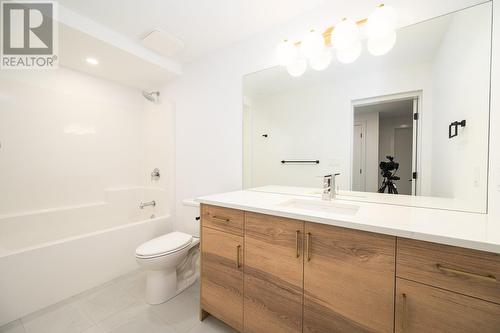 2106 Linfield Drive, Kamloops, BC - Indoor Photo Showing Bathroom