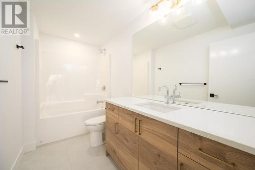 2106 Linfield Drive, Kamloops, BC - Indoor Photo Showing Bathroom