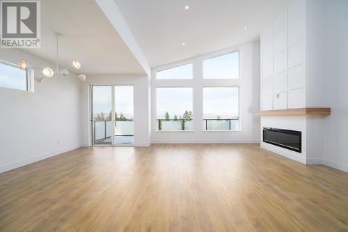 2106 Linfield Drive, Kamloops, BC - Indoor Photo Showing Living Room With Fireplace