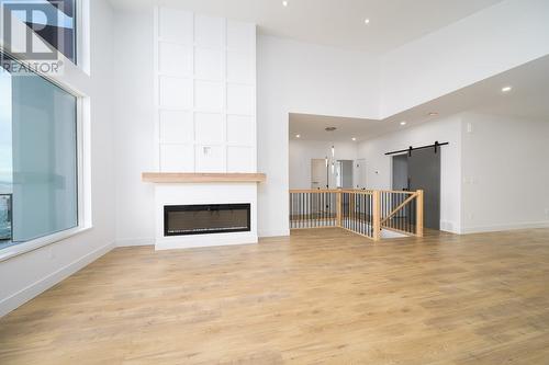 2106 Linfield Drive, Kamloops, BC - Indoor Photo Showing Living Room With Fireplace