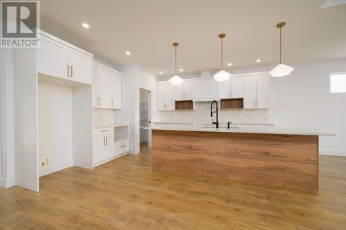 2106 Linfield Drive, Kamloops, BC - Indoor Photo Showing Kitchen