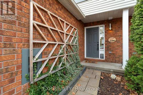 99 Locheland Crescent, Ottawa, ON 