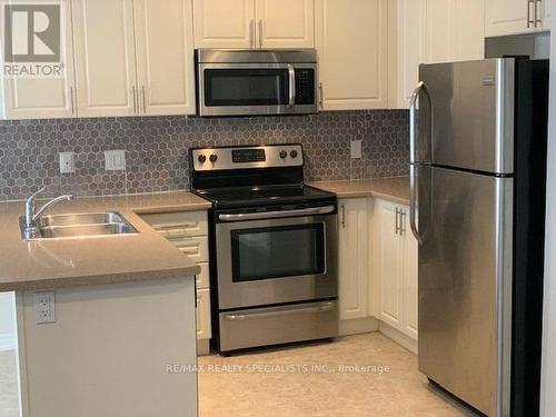 6 - 20 C Line, Orangeville, ON - Indoor Photo Showing Kitchen With Stainless Steel Kitchen With Double Sink