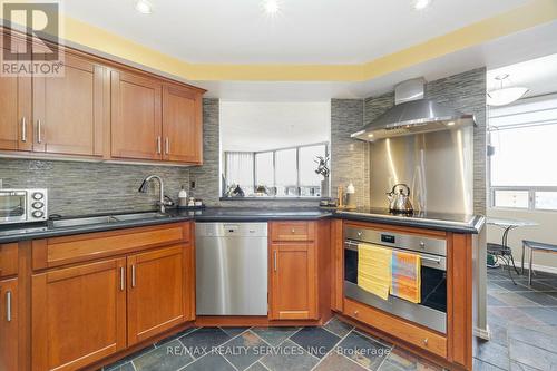 1109 - 310 Mill Street S, Brampton, ON - Indoor Photo Showing Kitchen