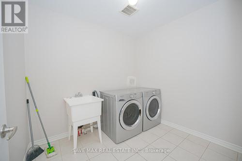 252 Shady Glen Crescent, Kitchener, ON - Indoor Photo Showing Laundry Room