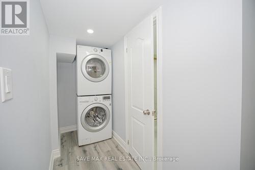 252 Shady Glen Crescent, Kitchener, ON - Indoor Photo Showing Laundry Room