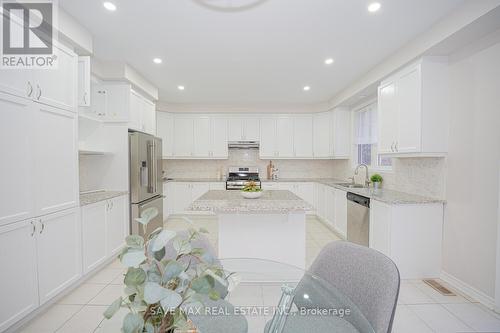 252 Shady Glen Crescent, Kitchener, ON - Indoor Photo Showing Kitchen With Upgraded Kitchen