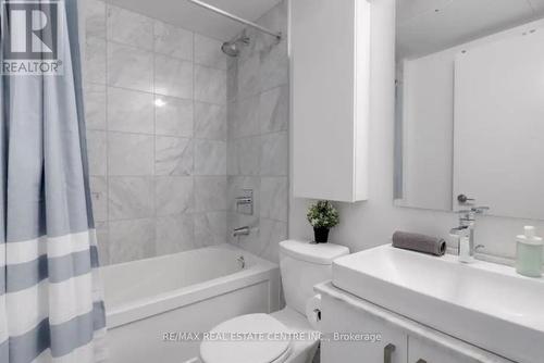 3711 - 12 York Street, Toronto, ON - Indoor Photo Showing Bathroom