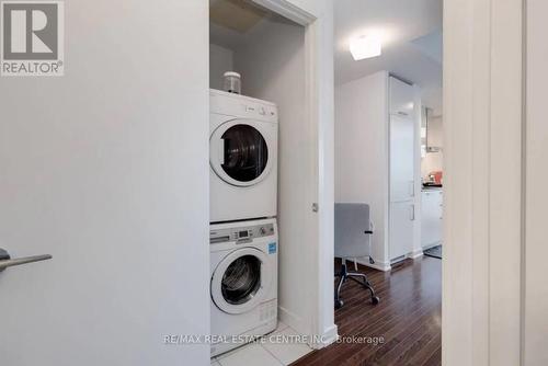 3711 - 12 York Street, Toronto, ON - Indoor Photo Showing Laundry Room