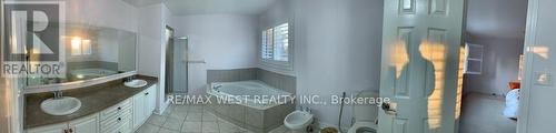 7340 Zinnia Place, Mississauga, ON - Indoor Photo Showing Bathroom