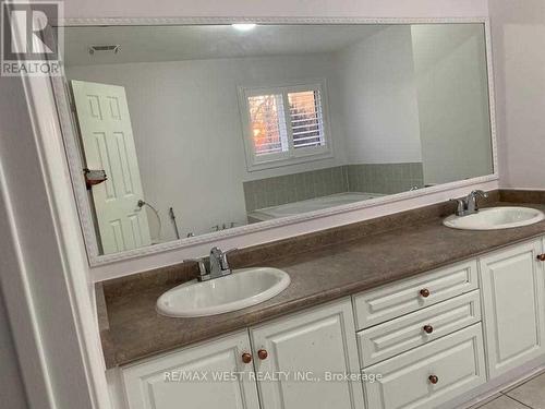 7340 Zinnia Place, Mississauga, ON - Indoor Photo Showing Bathroom