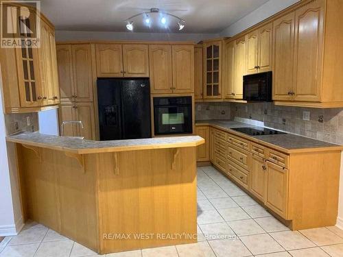 7340 Zinnia Place, Mississauga, ON - Indoor Photo Showing Kitchen