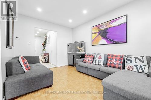 52 New Seabury Drive, Vaughan, ON - Indoor Photo Showing Living Room