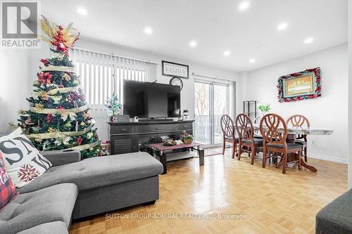 52 New Seabury Drive, Vaughan, ON - Indoor Photo Showing Living Room