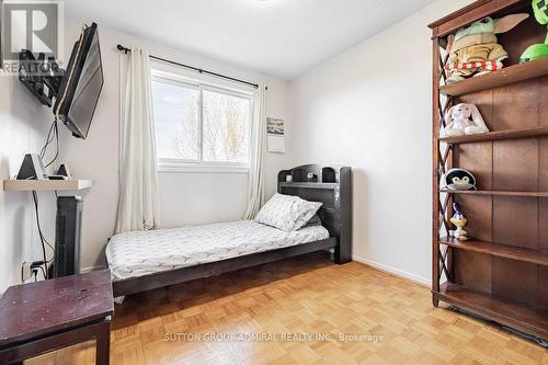 52 New Seabury Drive, Vaughan, ON - Indoor Photo Showing Bedroom