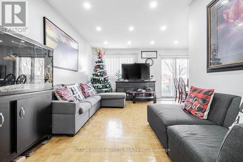 52 New Seabury Drive, Vaughan, ON - Indoor Photo Showing Living Room