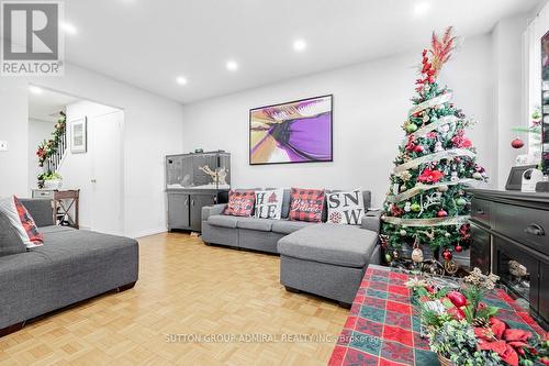 52 New Seabury Drive, Vaughan, ON - Indoor Photo Showing Living Room