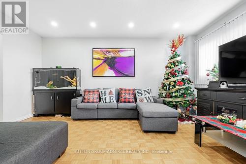 52 New Seabury Drive, Vaughan, ON - Indoor Photo Showing Living Room