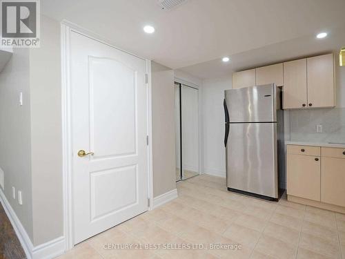 Bsmt - 717 Salinger Court, Mississauga, ON - Indoor Photo Showing Kitchen