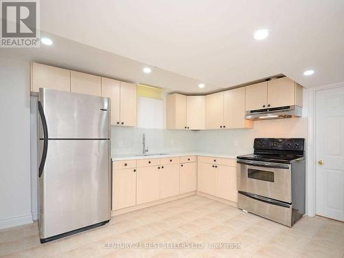 Bsmt - 717 Salinger Court, Mississauga, ON - Indoor Photo Showing Kitchen