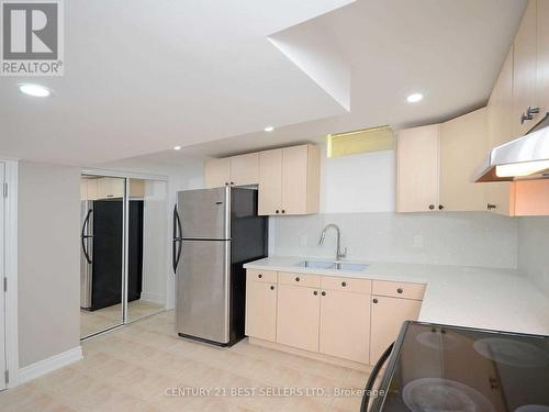 Bsmt - 717 Salinger Court, Mississauga, ON - Indoor Photo Showing Kitchen