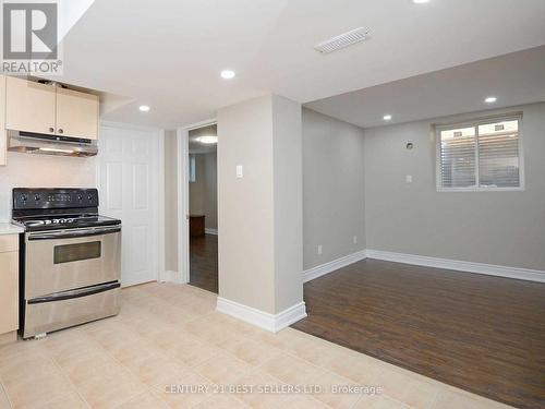 Bsmt - 717 Salinger Court, Mississauga, ON - Indoor Photo Showing Kitchen