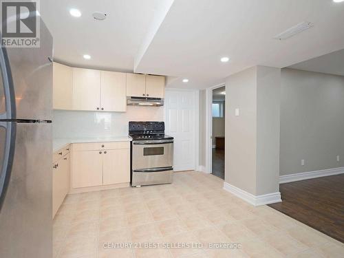 Bsmt - 717 Salinger Court, Mississauga, ON - Indoor Photo Showing Kitchen