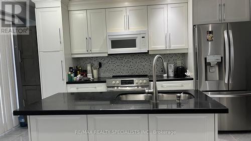 62 Camberley Crescent, Brampton, ON - Indoor Photo Showing Kitchen With Double Sink With Upgraded Kitchen