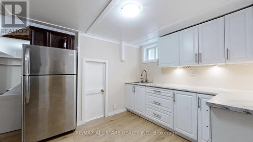 25 Fraser Avenue, Brampton, ON - Indoor Photo Showing Kitchen