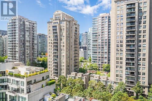 1710 939 Homer Street, Vancouver, BC - Outdoor With Facade