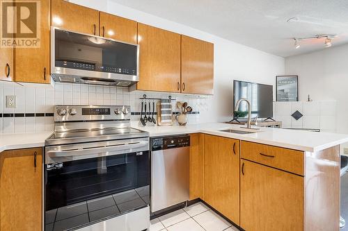 1710 939 Homer Street, Vancouver, BC - Indoor Photo Showing Kitchen