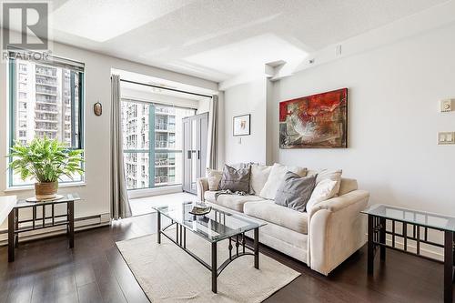 1710 939 Homer Street, Vancouver, BC - Indoor Photo Showing Living Room