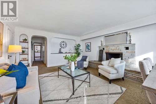 107 Lake Shore Drive, Toronto, ON - Indoor Photo Showing Living Room