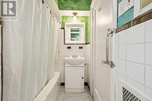 107 Lake Shore Drive, Toronto, ON - Indoor Photo Showing Bathroom