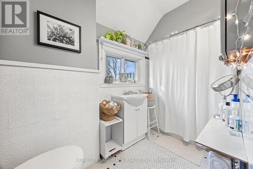 107 Lake Shore Drive, Toronto, ON - Indoor Photo Showing Bathroom