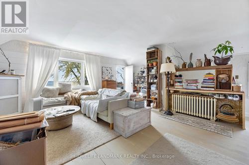 107 Lake Shore Drive, Toronto, ON - Indoor Photo Showing Living Room