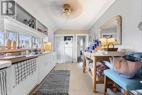 107 Lake Shore Drive, Toronto, ON - Indoor Photo Showing Kitchen