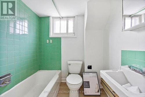 107 Lake Shore Drive, Toronto, ON - Indoor Photo Showing Bathroom