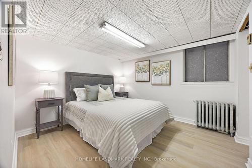 107 Lake Shore Drive, Toronto, ON - Indoor Photo Showing Bedroom