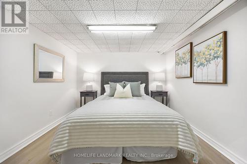 107 Lake Shore Drive, Toronto, ON - Indoor Photo Showing Bedroom