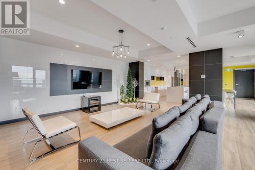 619 - 158 Front Street E, Toronto, ON - Indoor Photo Showing Living Room