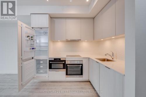 619 - 158 Front Street E, Toronto, ON - Indoor Photo Showing Kitchen