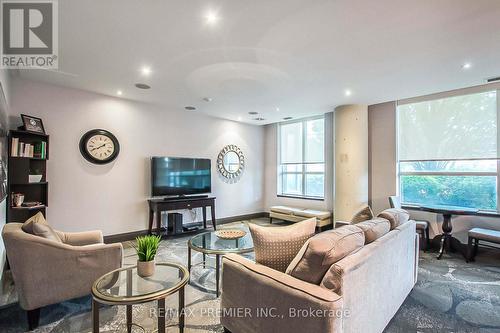 803 - 3840 Bathurst Street, Toronto, ON - Indoor Photo Showing Living Room