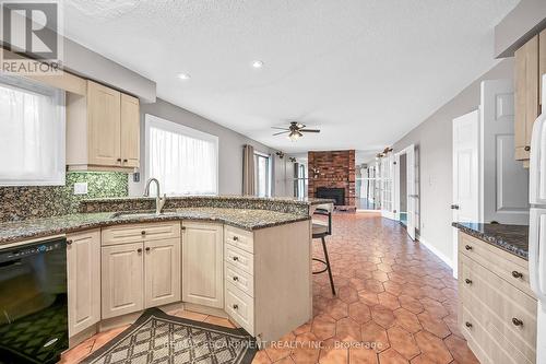 1281 Abbey Court, Burlington, ON - Indoor Photo Showing Kitchen