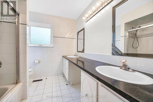 1281 Abbey Court, Burlington, ON - Indoor Photo Showing Bathroom