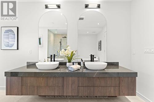 8 Ravenscroft Circle, Toronto, ON - Indoor Photo Showing Bathroom